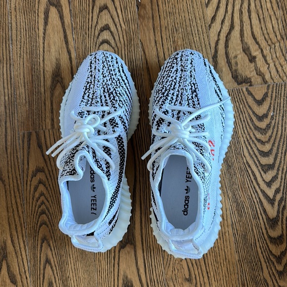 Yeezy Boost 350 V2 Zebra - Picture 4 of 5
